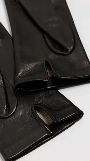 Carolina Amato Vent Palm Shorty Gloves | Thumbnail 5