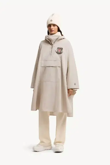 Moncler Poncho | Thumbnail 4