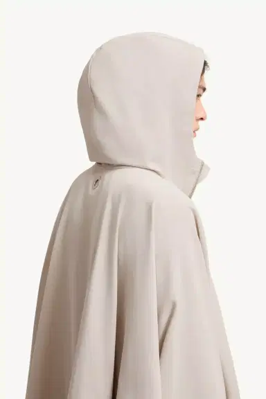 Moncler Poncho | Thumbnail 9