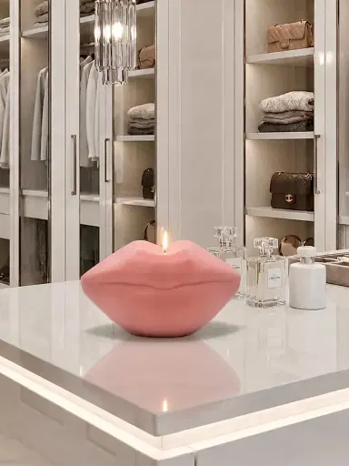 Davie Ocho Candle Co. Big Kiss Candle | Thumbnail 2