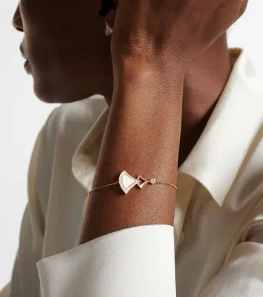 BVLGARI Divas' Dream 18kt rose gold bracelet with mother-of-pearl and diamonds | Thumbnail 3