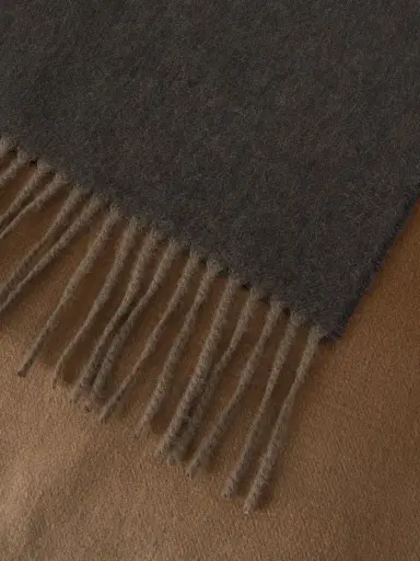 Johnstons of Elgin Umbra Fringed Cashmere Scarf - Men | Thumbnail 4