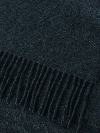 Johnstons of Elgin Fringed Cashmere Scarf - Men | Thumbnail 4 Johnstons of Elgin Fringed Cashmere Scarf - Men | Thumbnail 4