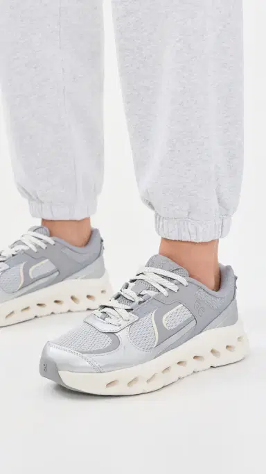 ON Cloudtilt Arc Sneakers | Thumbnail 3