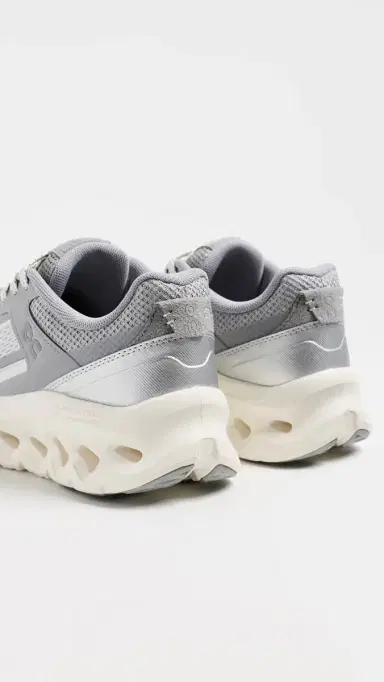 ON Cloudtilt Arc Sneakers | Thumbnail 4