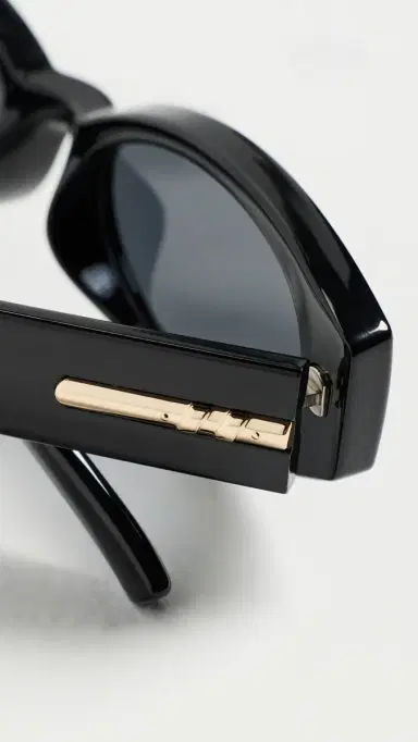 Le Specs Belladonna Sunglasses | Thumbnail 5