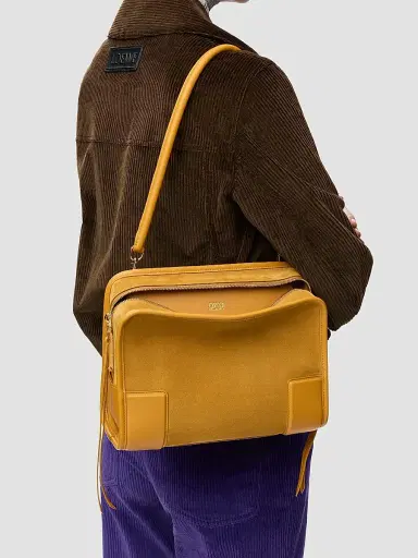 Loewe Women's Amazona 180 Medium Crossbody Bag | Thumbnail 3