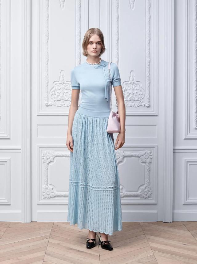 Short-Sleeved Fitted Sweater Sky Blue Silk Knit
