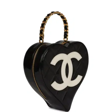 Chanel Vintage Chanel Heart Vanity Bag Black and White Patent Antique Gold Hardware | Thumbnail 2 Chanel Vintage Chanel Heart Vanity Bag Black and White Patent Antique Gold Hardware | Thumbnail 2