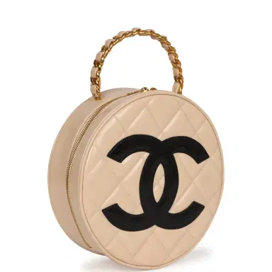 Chanel Vintage Chanel Round Vanity Bag Beige and Black Patent Leather Antique Gold Hardware | Thumbnail 2 Chanel Vintage Chanel Round Vanity Bag Beige and Black Patent Leather Antique Gold Hardware | Thumbnail 2