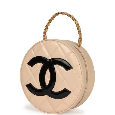 Chanel Vintage Chanel Round Vanity Bag Beige and Black Patent Leather Antique Gold Hardware | Thumbnail 3 Chanel Vintage Chanel Round Vanity Bag Beige and Black Patent Leather Antique Gold Hardware | Thumbnail 3