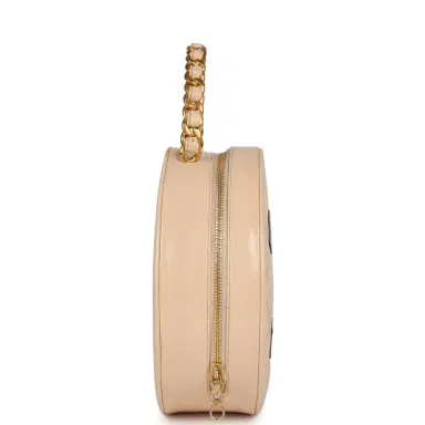 Chanel Vintage Chanel Round Vanity Bag Beige and Black Patent Leather Antique Gold Hardware | Thumbnail 4 Chanel Vintage Chanel Round Vanity Bag Beige and Black Patent Leather Antique Gold Hardware | Thumbnail 4