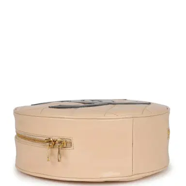 Chanel Vintage Chanel Round Vanity Bag Beige and Black Patent Leather Antique Gold Hardware | Thumbnail 7 Chanel Vintage Chanel Round Vanity Bag Beige and Black Patent Leather Antique Gold Hardware | Thumbnail 7