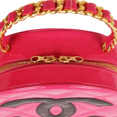 Chanel Vintage Chanel Round Vanity Bag Pink and Black Patent Leather Antique Gold Hardware | Thumbnail 6 Chanel Vintage Chanel Round Vanity Bag Pink and Black Patent Leather Antique Gold Hardware | Thumbnail 6