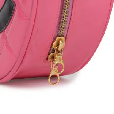 Chanel Vintage Chanel Round Vanity Bag Pink and Black Patent Leather Antique Gold Hardware | Thumbnail 7 Chanel Vintage Chanel Round Vanity Bag Pink and Black Patent Leather Antique Gold Hardware | Thumbnail 7