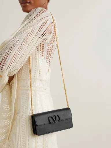 Valentino Garavani Vlogo Textured-leather Wallet | Thumbnail 2 Valentino Garavani Vlogo Textured-leather Wallet | Thumbnail 2