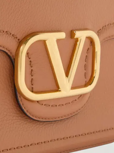 Valentino Garavani Locò Embellished Textured-leather Shoulder Bag | Thumbnail 4 Valentino Garavani Locò Embellished Textured-leather Shoulder Bag | Thumbnail 4