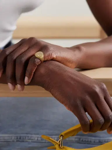 Yvonne Léon Chevaliere Ovale Cannage 9-karat Gold Diamond Signet Ring | Thumbnail 2 Yvonne Léon Chevaliere Ovale Cannage 9-karat Gold Diamond Signet Ring | Thumbnail 2