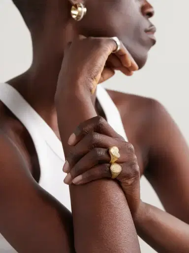 Yvonne Léon Chevaliere Ovale Cannage 9-karat Gold Diamond Signet Ring | Thumbnail 5 Yvonne Léon Chevaliere Ovale Cannage 9-karat Gold Diamond Signet Ring | Thumbnail 5
