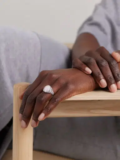 Yvonne Léon 9-karat White Gold Diamond Signet Ring | Thumbnail 2 Yvonne Léon 9-karat White Gold Diamond Signet Ring | Thumbnail 2