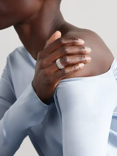 De Beers London Lotus By De Beers 18-karat White Gold Diamond Ring | Thumbnail 2 De Beers London Lotus By De Beers 18-karat White Gold Diamond Ring | Thumbnail 2