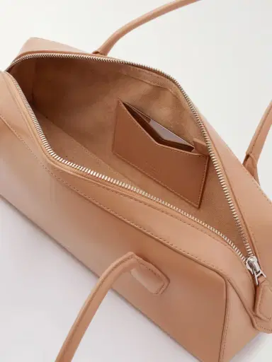 Alaïa Le Teckel Leather Shoulder Bag | Thumbnail 5 Alaïa Le Teckel Leather Shoulder Bag | Thumbnail 5