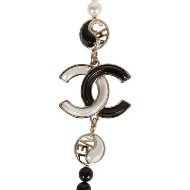 Chanel Chanel Black and White CC Logo Faux Pearl Glass Beads Long Necklace | Thumbnail 3 Chanel Chanel Black and White CC Logo Faux Pearl Glass Beads Long Necklace | Thumbnail 3