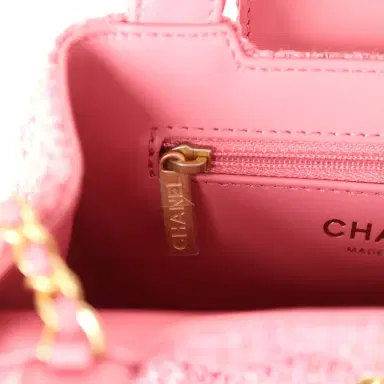 Chanel Chanel Small Kelly Shopper Pink Tweed Brushed Gold Hardware | Thumbnail 10 Chanel Chanel Small Kelly Shopper Pink Tweed Brushed Gold Hardware | Thumbnail 10