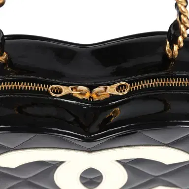 Chanel Vintage Chanel Heart Vanity Bag Black and White Patent Antique Gold Hardware | Thumbnail 6 Chanel Vintage Chanel Heart Vanity Bag Black and White Patent Antique Gold Hardware | Thumbnail 6