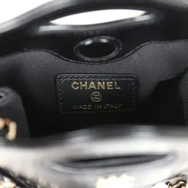 Chanel Chanel Micro 31 Shopper Black Shiny Lambskin Light Gold Hardware | Thumbnail 9 Chanel Chanel Micro 31 Shopper Black Shiny Lambskin Light Gold Hardware | Thumbnail 9