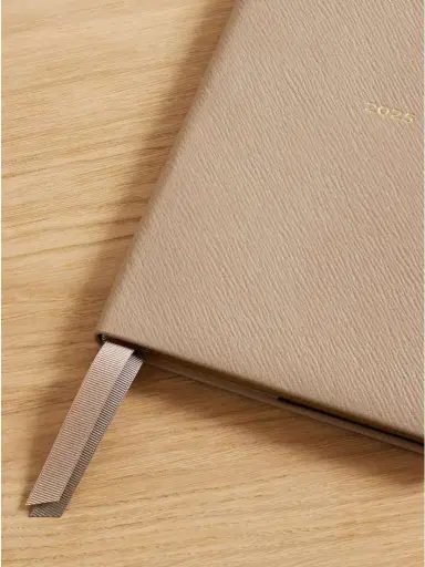 Smythson Soho Panama 2025 Textured-leather Weekly Diary | Thumbnail 3 Smythson Soho Panama 2025 Textured-leather Weekly Diary | Thumbnail 3