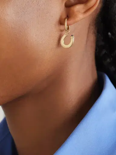 Marie Lichtenberg Horseshoe Baby 18-karat Gold Sapphire Single Hoop Earring | Thumbnail 2 Marie Lichtenberg Horseshoe Baby 18-karat Gold Sapphire Single Hoop Earring | Thumbnail 2