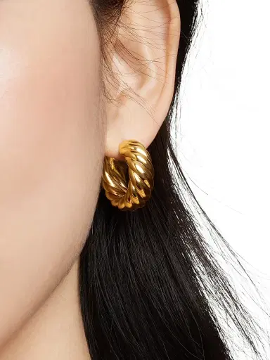 David Yurman Women's Sculpted Cable Hoop Earrings In 18K Yellow Gold - Gold | Thumbnail 5 David Yurman Women's Sculpted Cable Hoop Earrings In 18K Yellow Gold - Gold | Thumbnail 5