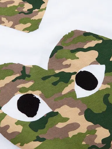 Comme des Garçons PLAY Men Double Camo Logo T-Shirt | Thumbnail 6 Comme des Garçons PLAY Men Double Camo Logo T-Shirt | Thumbnail 6