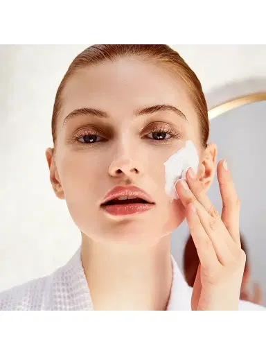 Clé de Peau Beauté Women's Softening Cleansing Foam | Thumbnail 4 Clé de Peau Beauté Women's Softening Cleansing Foam | Thumbnail 4