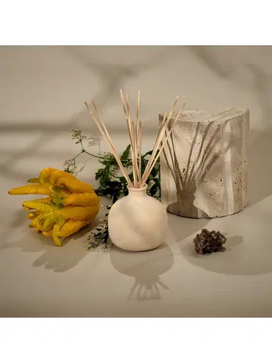 Blueme Nostalgia Bergamot & Musk Large Diffuser | Thumbnail 2 Blueme Nostalgia Bergamot & Musk Large Diffuser | Thumbnail 2