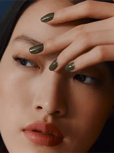 HERMÈS Women's Les Mains Hermès Nail Enamel - 83 Vert Bronze | Thumbnail 5 HERMÈS Women's Les Mains Hermès Nail Enamel - 83 Vert Bronze | Thumbnail 5