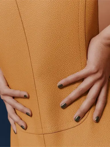 HERMÈS Women's Les Mains Hermès Nail Enamel - 83 Vert Bronze | Thumbnail 6 HERMÈS Women's Les Mains Hermès Nail Enamel - 83 Vert Bronze | Thumbnail 6