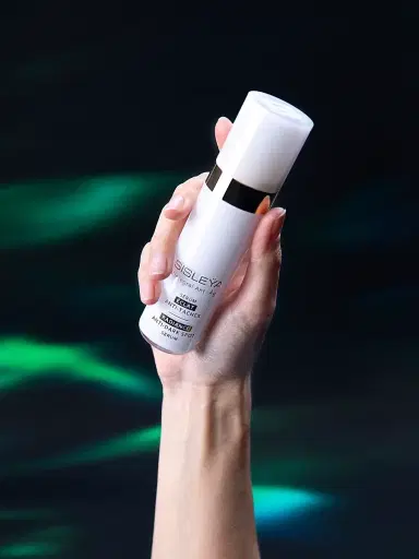 Sisley-Paris Women's Sisleya L'integral Anti-Age Radiance Anti-Dark Spot Serum | Thumbnail 7 Sisley-Paris Women's Sisleya L'integral Anti-Age Radiance Anti-Dark Spot Serum | Thumbnail 7