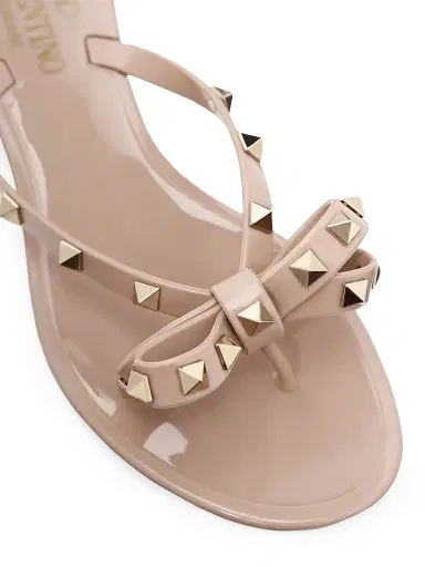 Valentino Garavani Women's Rockstud Rubber Slippers - Poudre | Thumbnail 5 Valentino Garavani Women's Rockstud Rubber Slippers - Poudre | Thumbnail 5