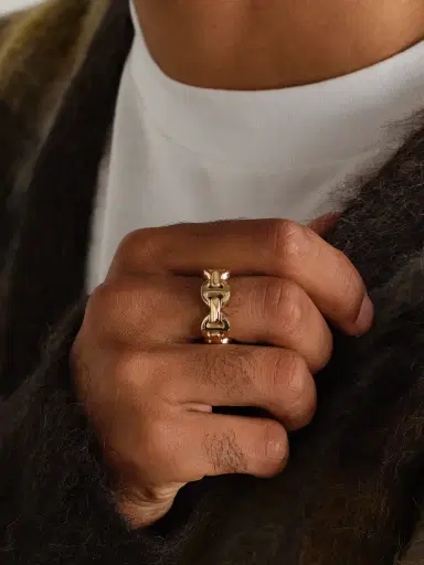 Hoorsenbuhs Brute Classic Tri-Link 18-Karat Gold Ring - Men | Thumbnail 2 Hoorsenbuhs Brute Classic Tri-Link 18-Karat Gold Ring - Men | Thumbnail 2