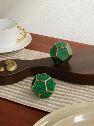 L'Objet Pentagon Spice Jewels Malachite and Gold-Plated Salt and Pepper Shakers - Men | Thumbnail 2 L'Objet Pentagon Spice Jewels Malachite and Gold-Plated Salt and Pepper Shakers - Men | Thumbnail 2