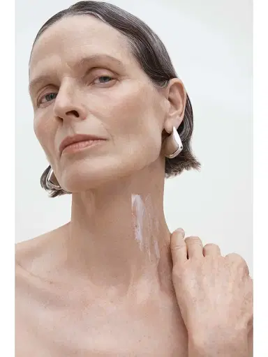 U Beauty Women's The Sculpt Neck + Décolleté Concentrate | Thumbnail 2 U Beauty Women's The Sculpt Neck + Décolleté Concentrate | Thumbnail 2