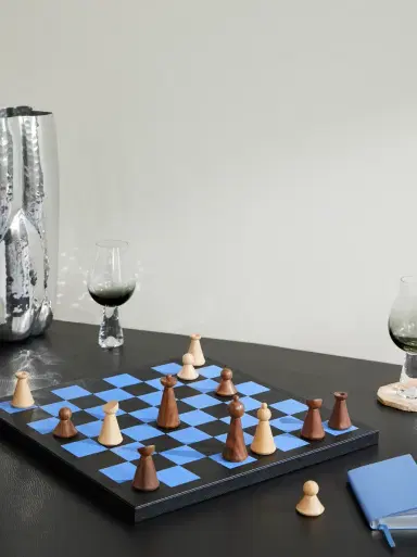 Smythson Panama Cross-Grain Leather and Wood Chess Set - Men | Thumbnail 2 Smythson Panama Cross-Grain Leather and Wood Chess Set - Men | Thumbnail 2
