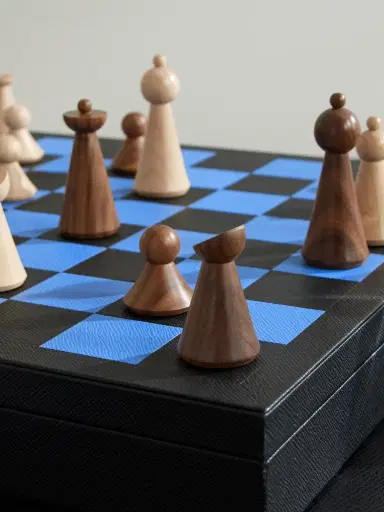 Smythson Panama Cross-Grain Leather and Wood Chess Set - Men | Thumbnail 3 Smythson Panama Cross-Grain Leather and Wood Chess Set - Men | Thumbnail 3