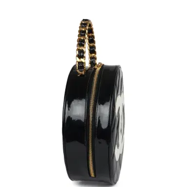Chanel Vintage Chanel Round Vanity Bag Black and White Patent Leather Antique Gold Hardware | Thumbnail 4 Chanel Vintage Chanel Round Vanity Bag Black and White Patent Leather Antique Gold Hardware | Thumbnail 4