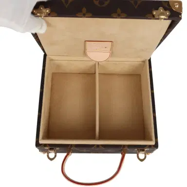 Louis Vuitton Louis Vuitton x Takashi Murakami Hands Jewelry Trunk Brown Multi Monogram Hands Brass Hardware | Thumbnail 10 Louis Vuitton Louis Vuitton x Takashi Murakami Hands Jewelry Trunk Brown Multi Monogram Hands Brass Hardware | Thumbnail 10