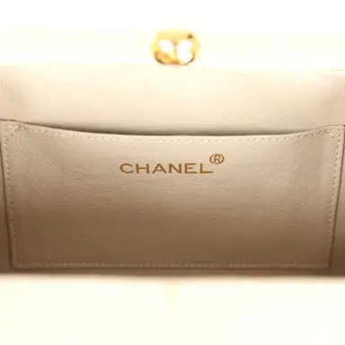 Chanel Vintage Chanel Box Clutch Bag Beige Lambskin Gold Hardware | Thumbnail 10 Chanel Vintage Chanel Box Clutch Bag Beige Lambskin Gold Hardware | Thumbnail 10