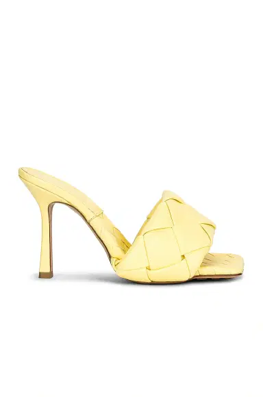 Bottega Veneta The Rubber Lido Sandals | Thumbnail 1 Bottega Veneta The Rubber Lido Sandals | Thumbnail 1