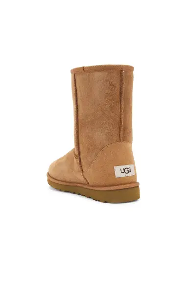 UGG Classic Short | Thumbnail 3 UGG Classic Short | Thumbnail 3